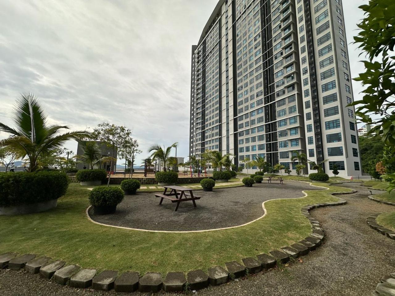 Comfy 5pax Condo, Heart Of Apartment Kota Kinabalu